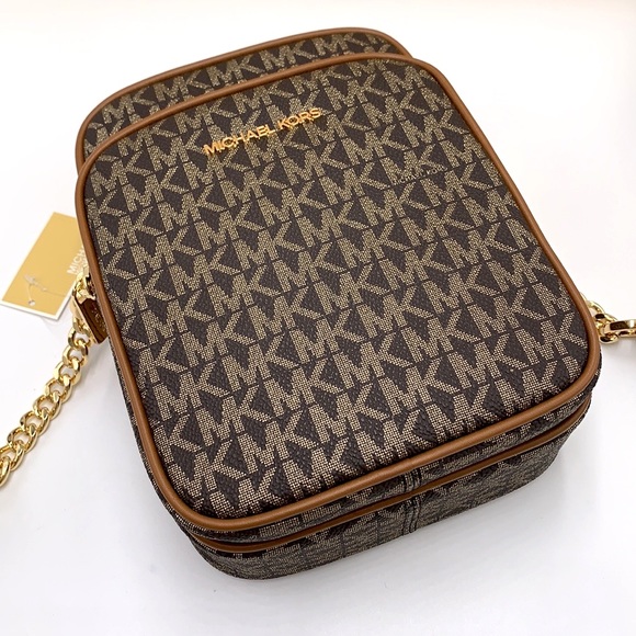 MICHAEL KORS
Jet Set Travel Medium Signature Logo Crossbody Bag
COLOR BROWN GOLD - Picture 11 of 14